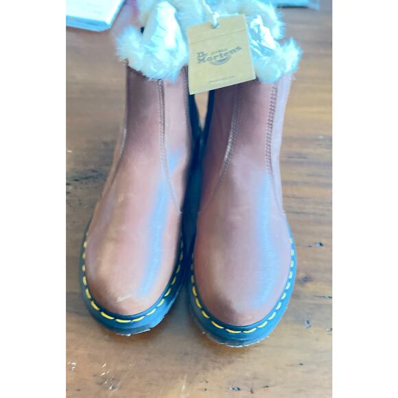 Dr. Martens 2976 Faux Shearling Chelsea Boot Saddle Tan Sz Wms New - Picture 2 of 4